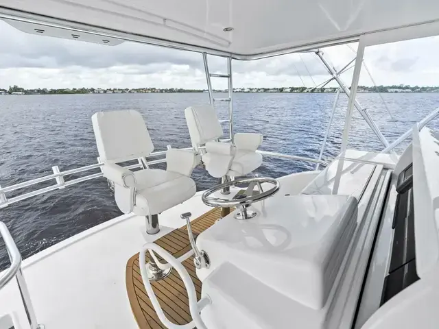 Hatteras 68 Convertible