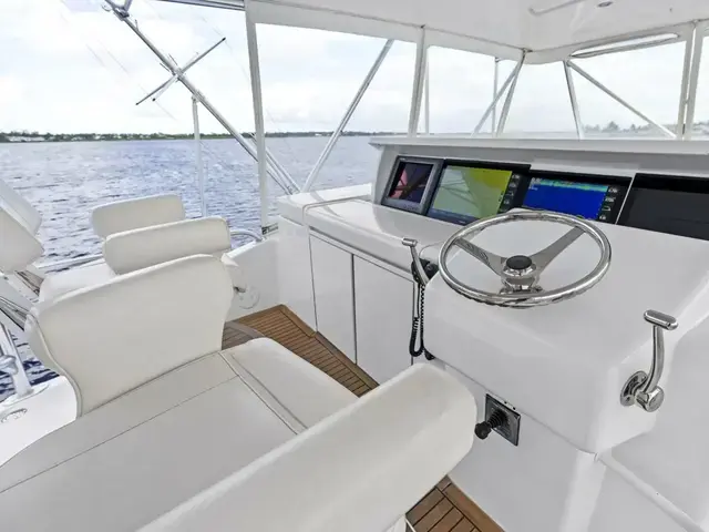 Hatteras 68 Convertible