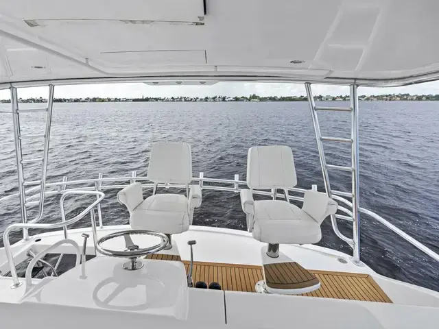 Hatteras 68 Convertible