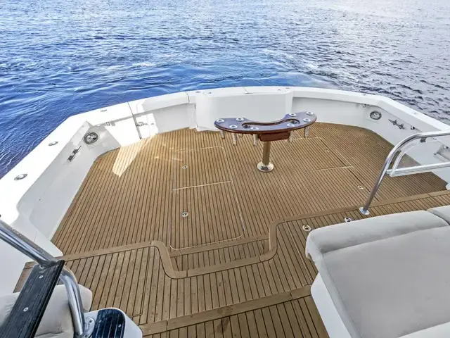 Hatteras 68 Convertible