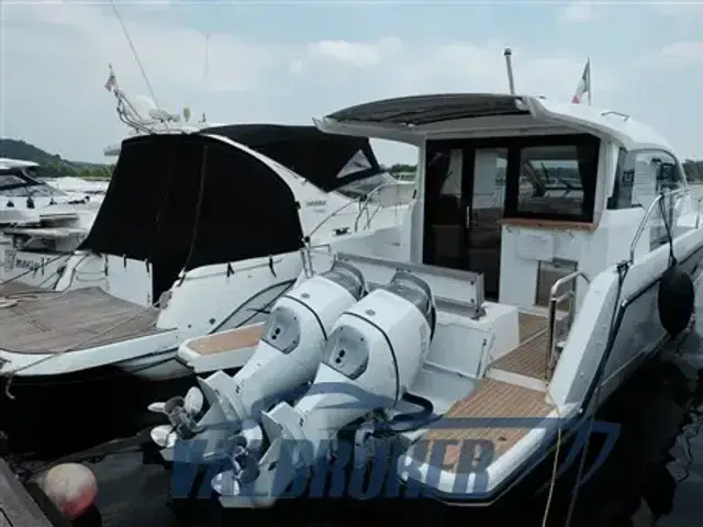 Sealine C335V