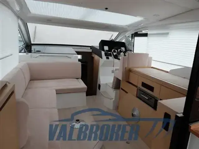 Sealine C335V