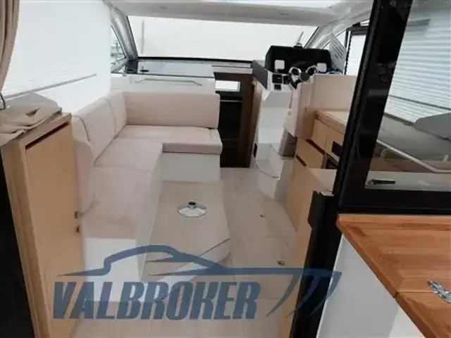 Sealine C335V