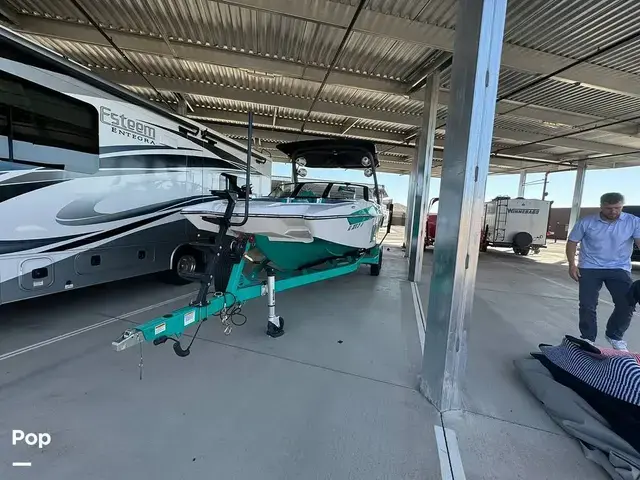 Malibu Wakesetter 23 MXZ