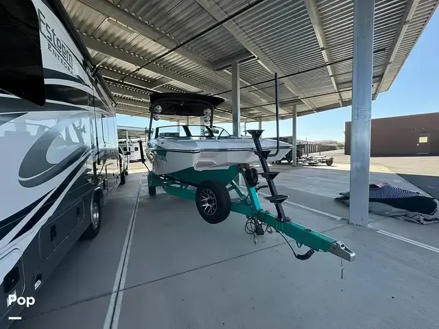 Malibu Wakesetter 23 MXZ