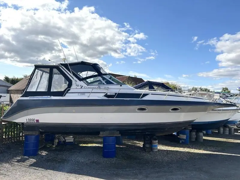 1988 International 3270 cruiser - boat