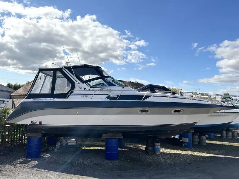 1988 International 3270 cruiser - boat