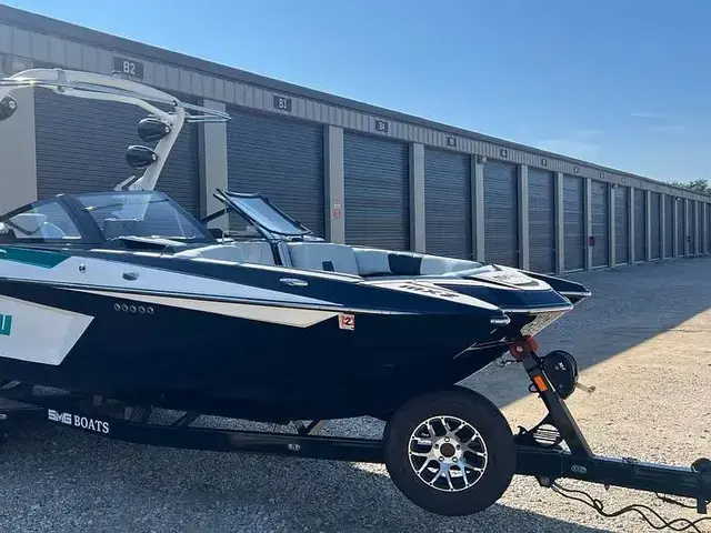 Malibu Wakesetter 23 MXZ