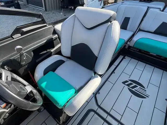 Malibu Wakesetter 23 MXZ