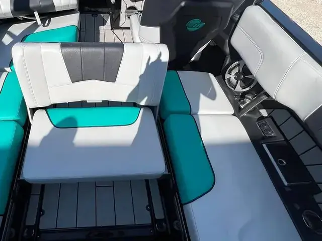 Malibu Wakesetter 23 MXZ