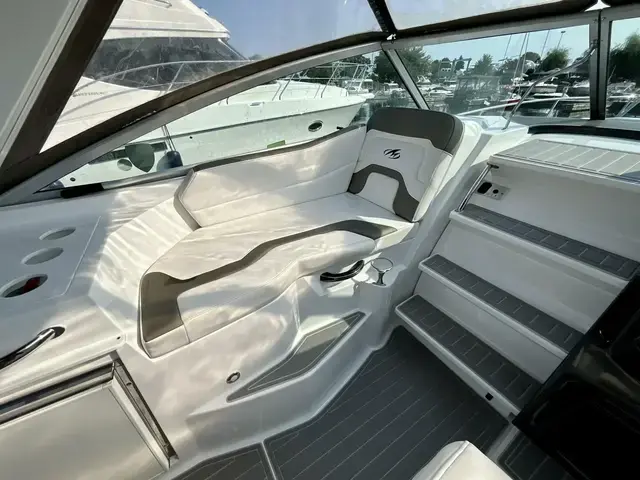 Monterey 295 Sport Yacht