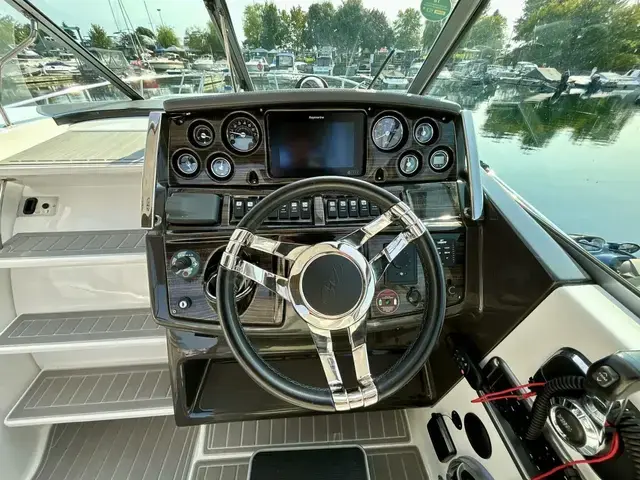 Monterey 295 Sport Yacht