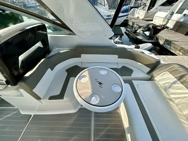 Monterey 295 Sport Yacht