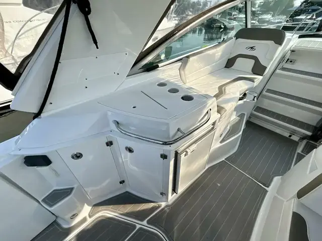 Monterey 295 Sport Yacht