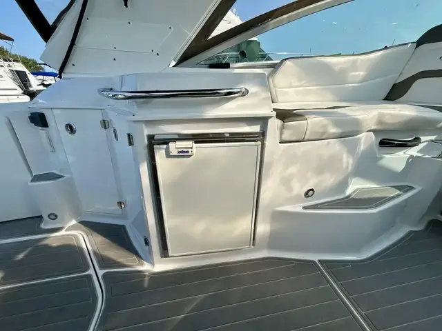 Monterey 295 Sport Yacht