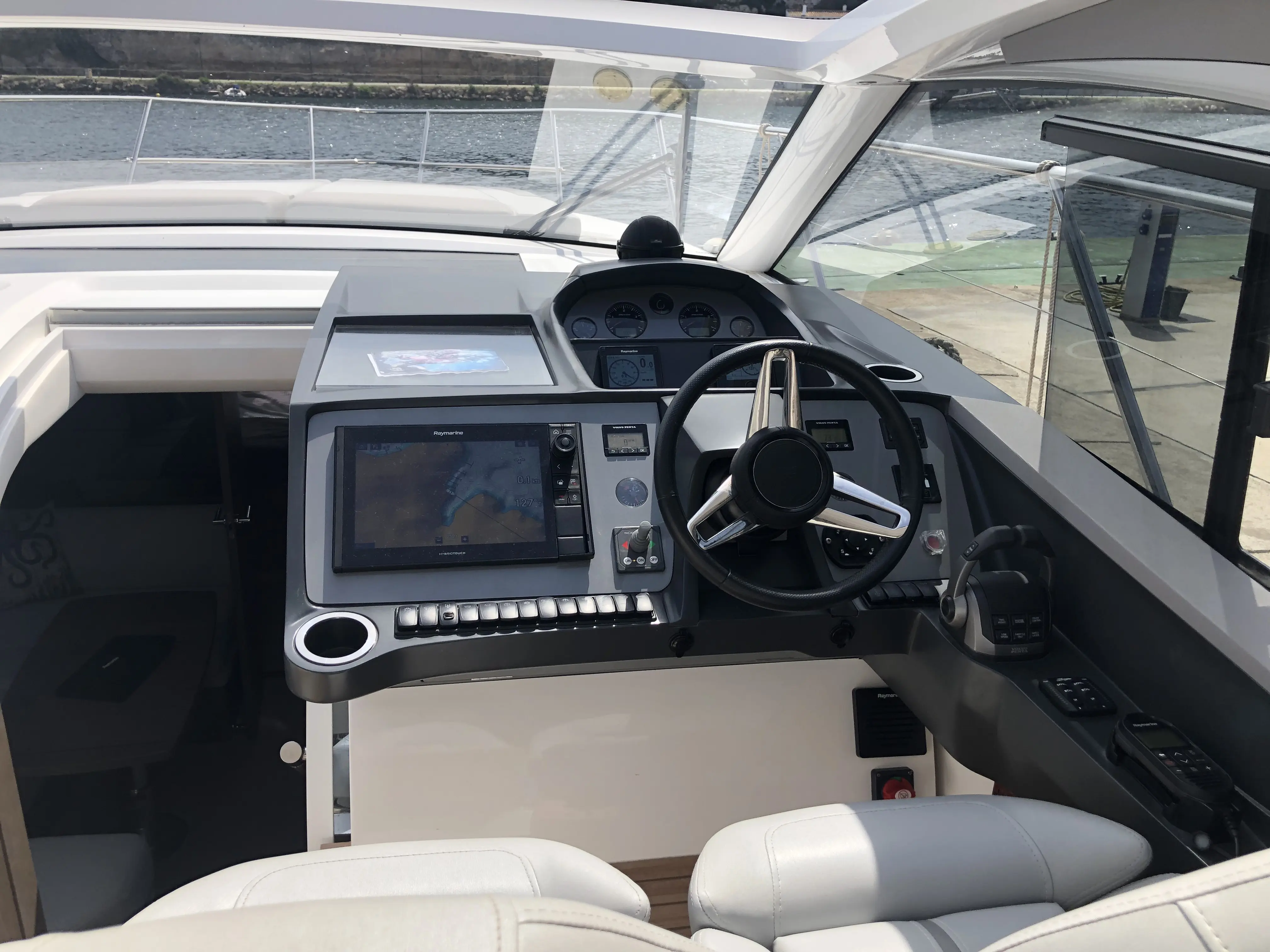 2022 Princess v40 open