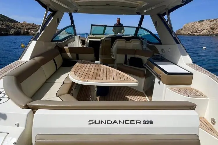 2019 Sea Ray 320 sundancer