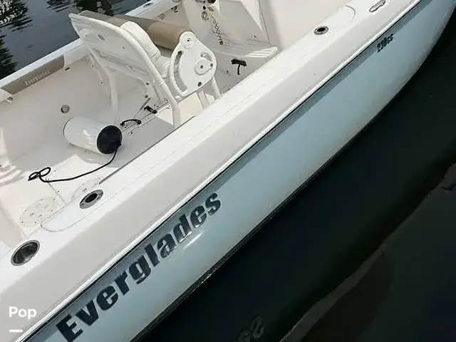 Everglades Boats 230 CC