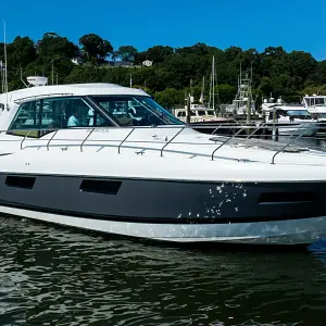 2013 Cruisers Yachts 48 Cantius