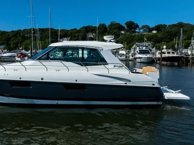 Cruisers Yachts 48 Cantius