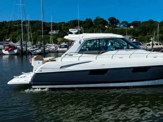 Cruisers Yachts 48 Cantius