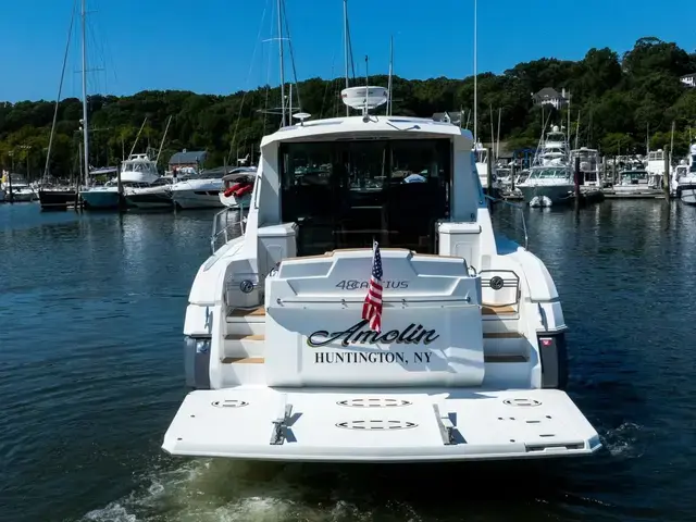 Cruisers Yachts 48 Cantius