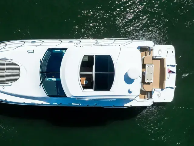 Cruisers Yachts 48 Cantius