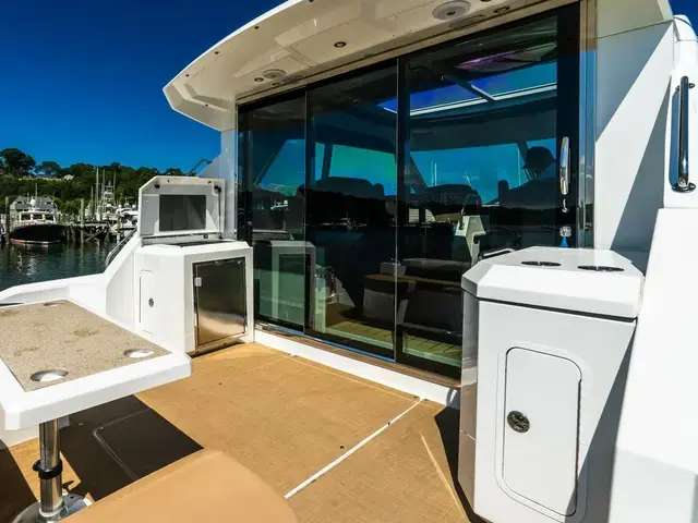 Cruisers Yachts 48 Cantius