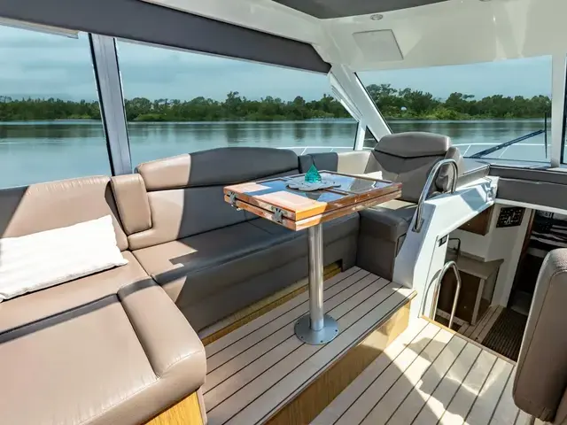 Cruisers Yachts 48 Cantius