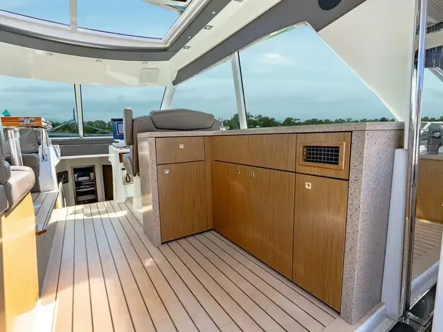 Cruisers Yachts 48 Cantius