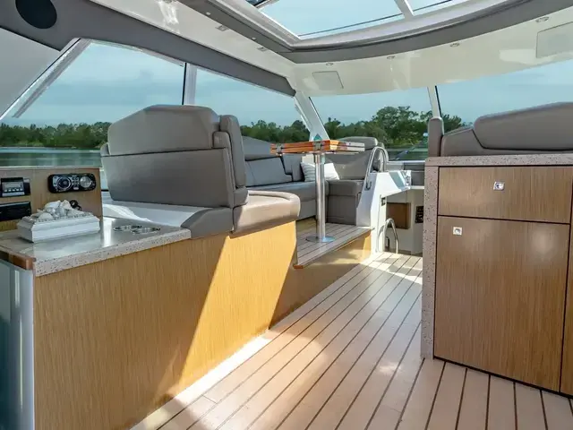 Cruisers Yachts 48 Cantius