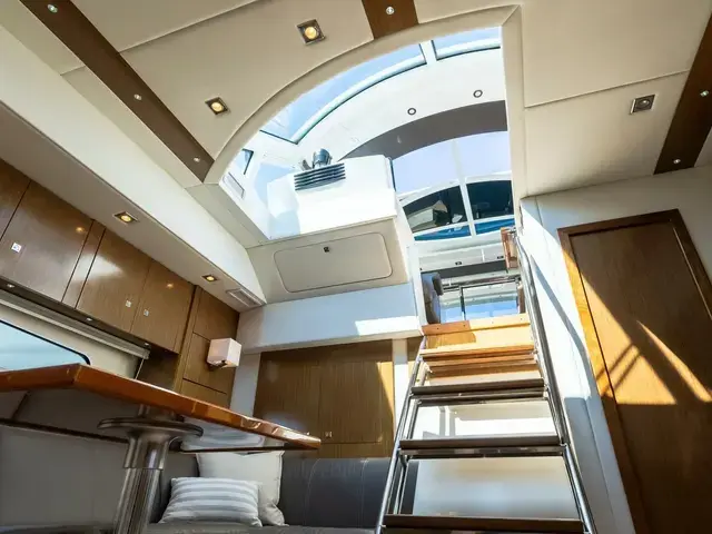 Cruisers Yachts 48 Cantius