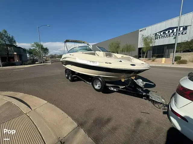 Sea Ray 220 Sundeck