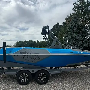 2020 Axis Boats T22