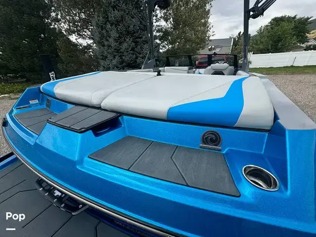 Axis Boats T22