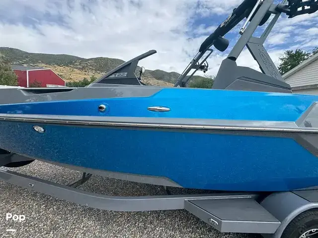 Axis Boats T22