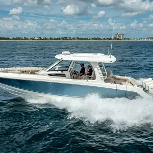 2021 Boston Whaler 350 Realm