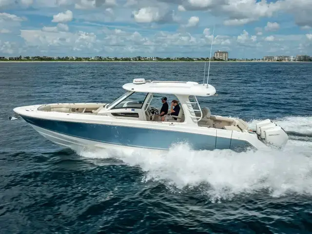 Boston Whaler 350 Realm