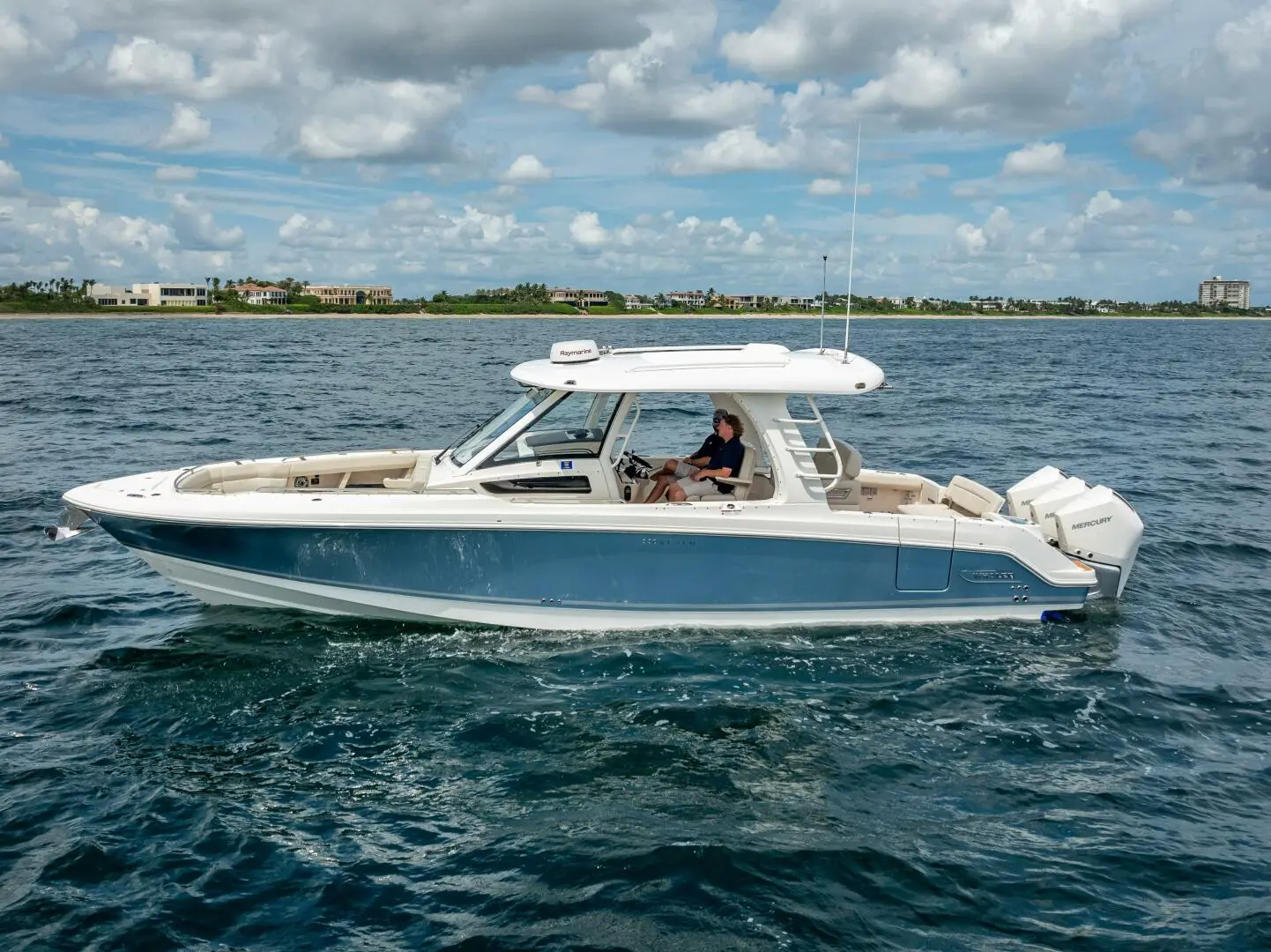 2021 Boston Whaler 350 realm