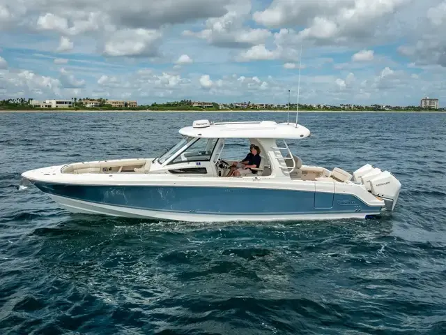 Boston Whaler 350 Realm