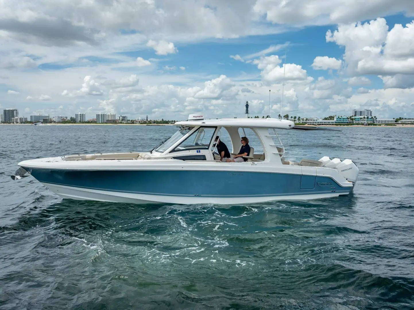 2021 Boston Whaler 350 realm