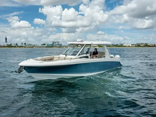 Boston Whaler 350 Realm