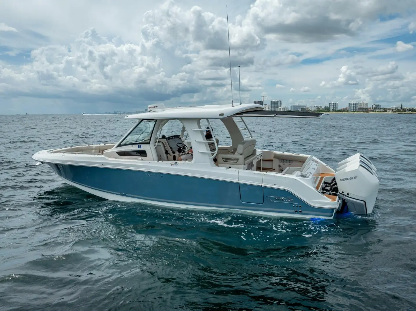 2021 Boston Whaler 350 realm