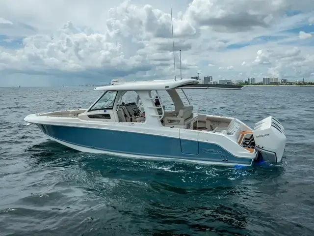 Boston Whaler 350 Realm