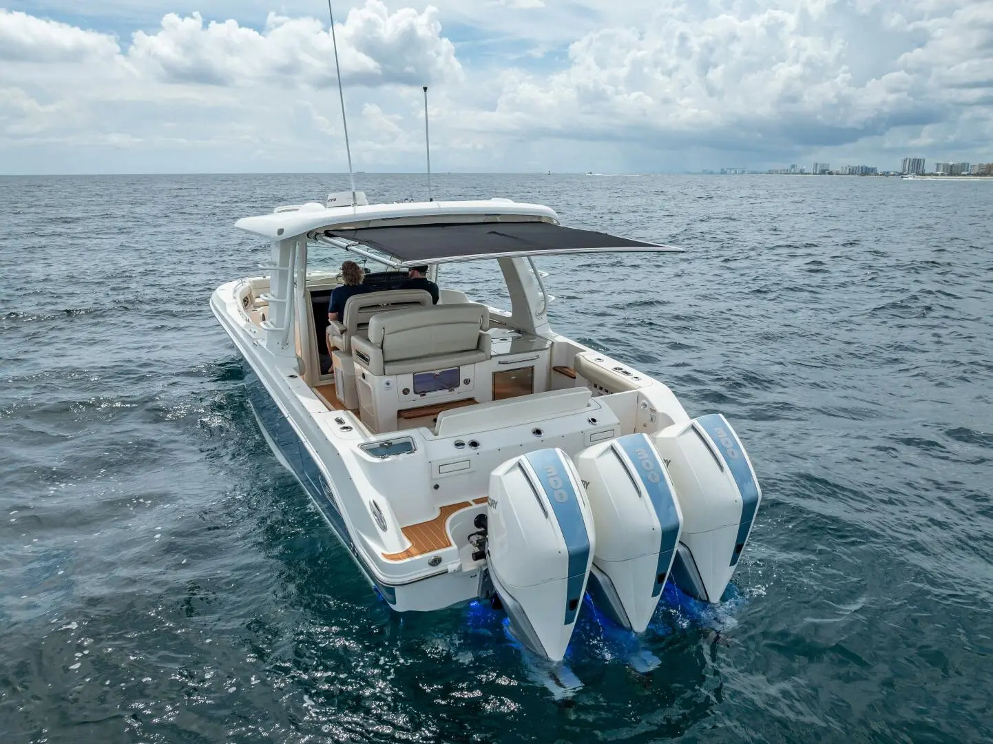 2021 Boston Whaler 350 realm