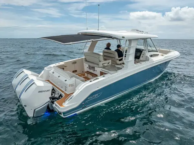 Boston Whaler 350 Realm