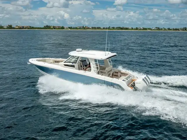 Boston Whaler 350 Realm