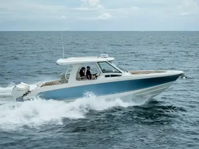 Boston Whaler 350 Realm