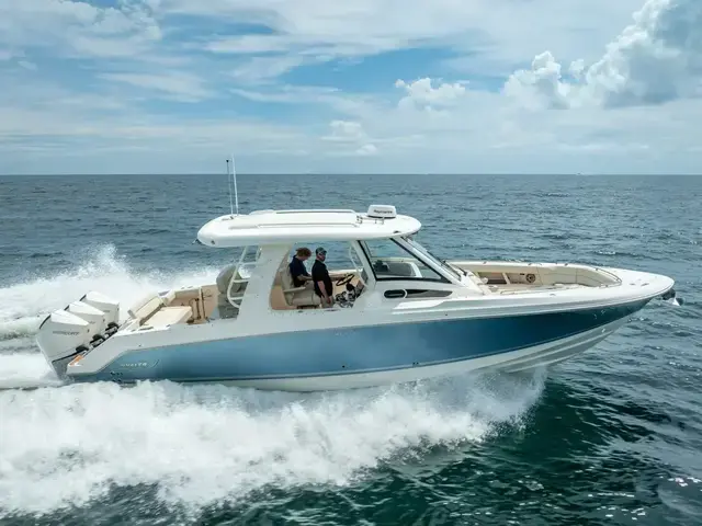 Boston Whaler 350 Realm