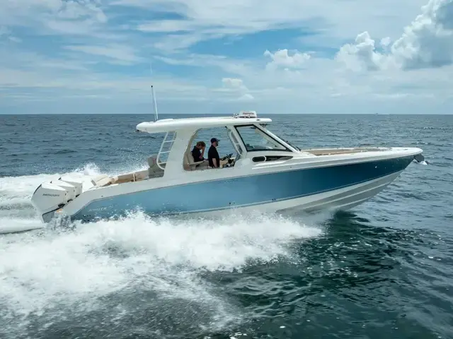 Boston Whaler 350 Realm